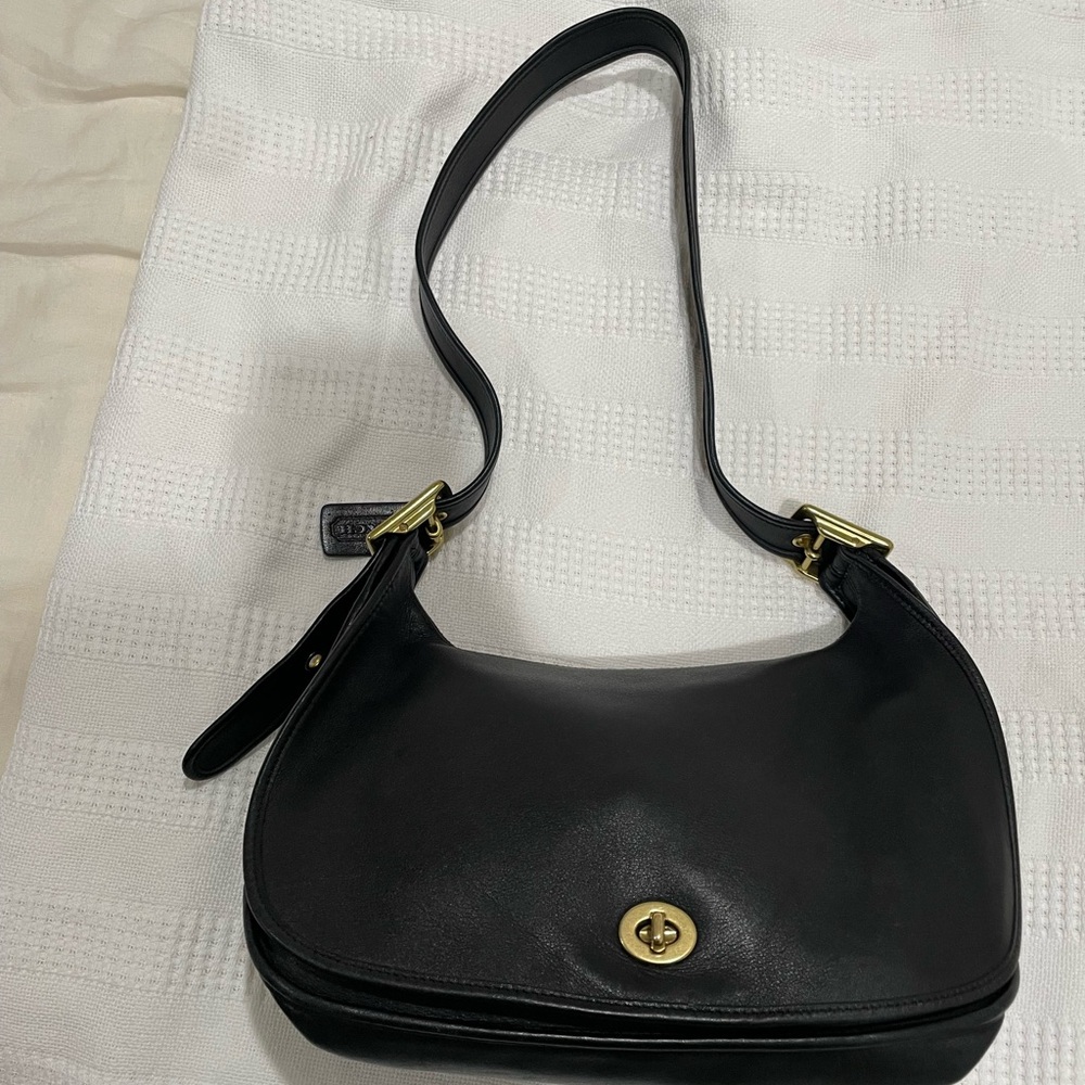 Elegant Black Leather Shoulder Bag